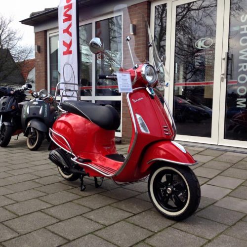 Vespa Primavera Red Custom