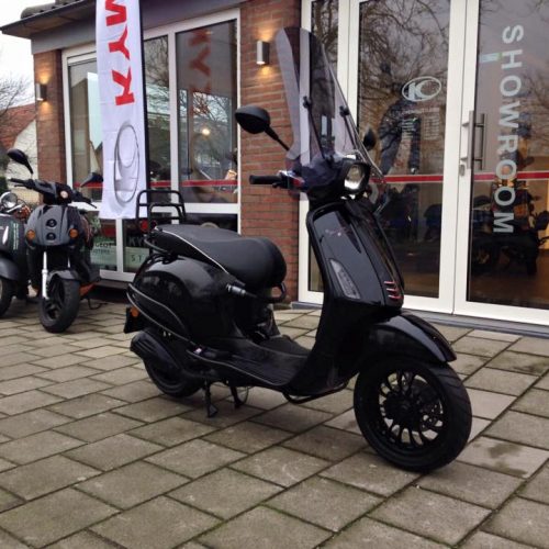 Vespa Sprint Black on Black Custom