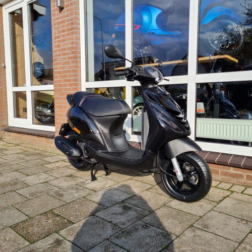 Afspraak Keelholte privacy Piaggio Zip SP Special Edition LED Hoogglans Zwart - De Betuwe Scooters  Arnhem Elden